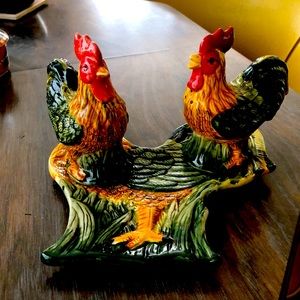 Ceramic chicken 🐔 Salt and pepper shakers /w tray
